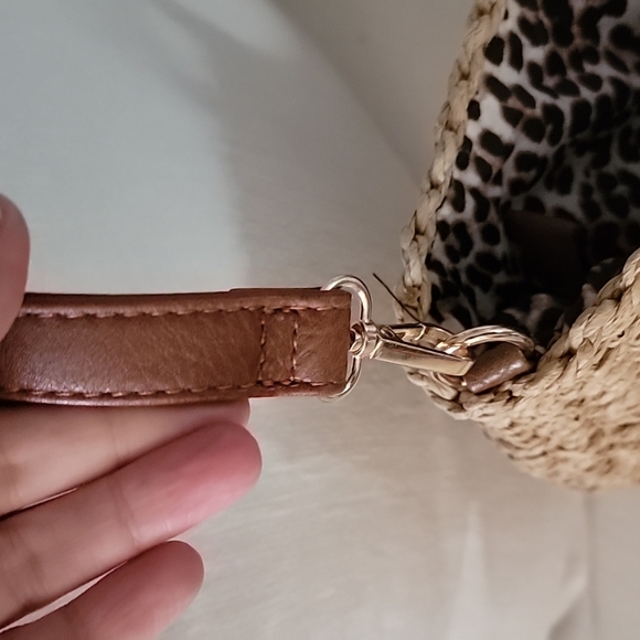 Tara Grinna Med Straw Tote - Picture 6 of 11